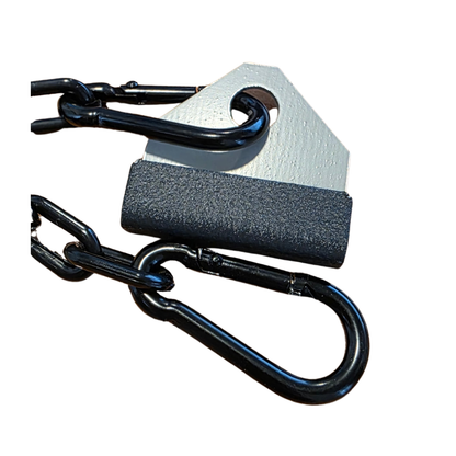 Chain for a waste container lid with a carabiner